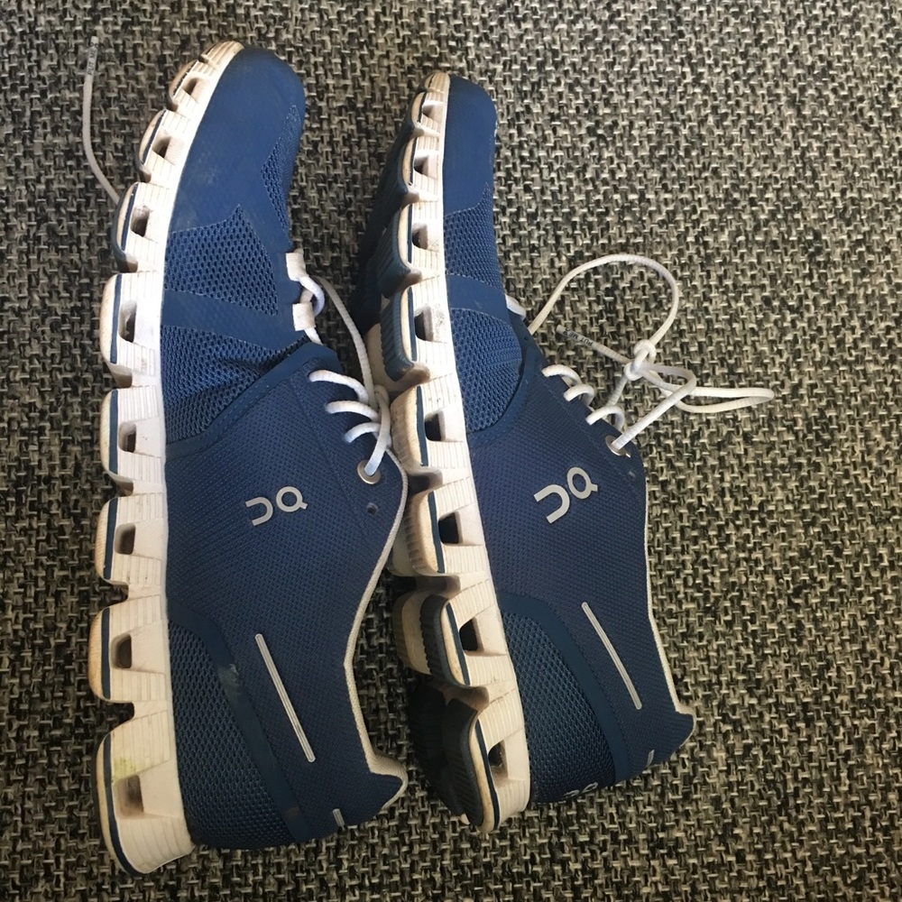 ON Cloud women’s 9.5 (I usually wear 8.5)